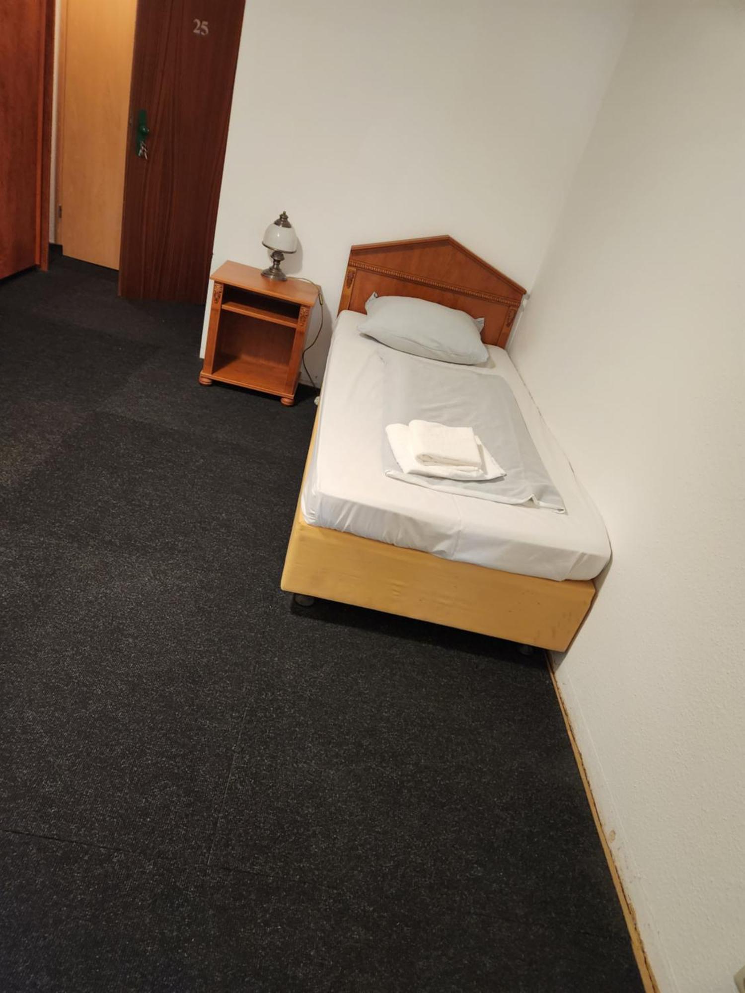 & Restaurant Heidekrug In Pinneberg Hotel