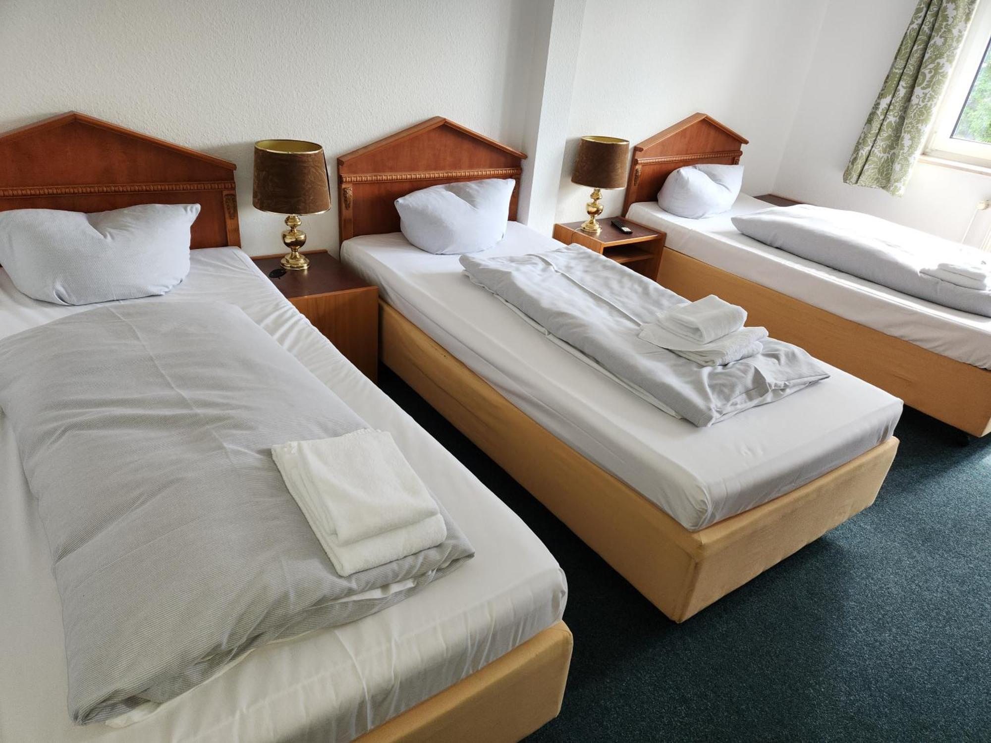 & Restaurant Heidekrug In Pinneberg Hotel